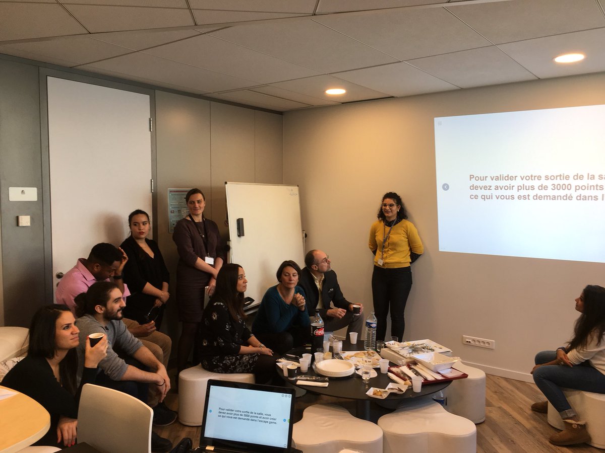 Mariane_Cvn's tweet photo. Avec les #etableurs d’Orange et de La Banque Postale on se prépare à jouer à un escape game #digital. Une toute première avec @KlaxoonFR https://t.co/KWgDDVsgrU
