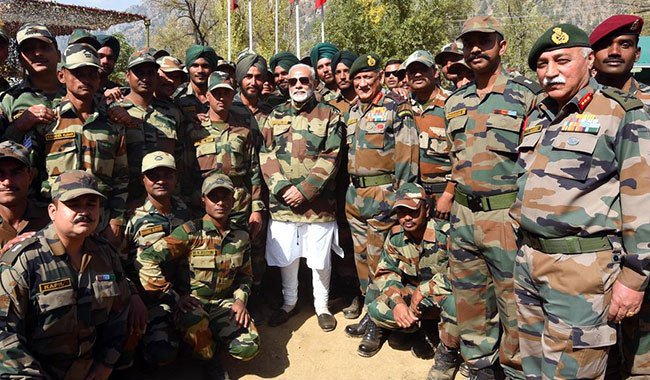 #PMModi #CelebratesDiwali  मोदी ने हर साल की तरह इस बार भी सैनिकों के साथ मनाई दिवाली ghamasan.com/?p=45284