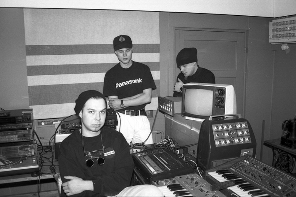 closeupcentre's tweet photo. TODAY 20 OCT 12-5PM: Mika Taanila presents The Listening Screen tribute to Mika Vainio @closeupcentre FREE https://t.co/gMGkmsl7AT https://t.co/Ac44dSkFKK