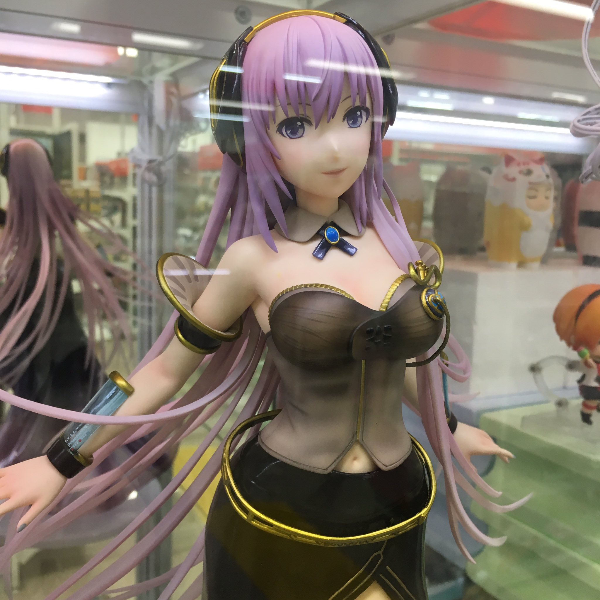 巡音ルカ 1/4 Ｖ4 フィギュア　1/4 巡音ルカ 1/4 V4 フィギュア 1/4 Amazon.co.jp: キャラクター