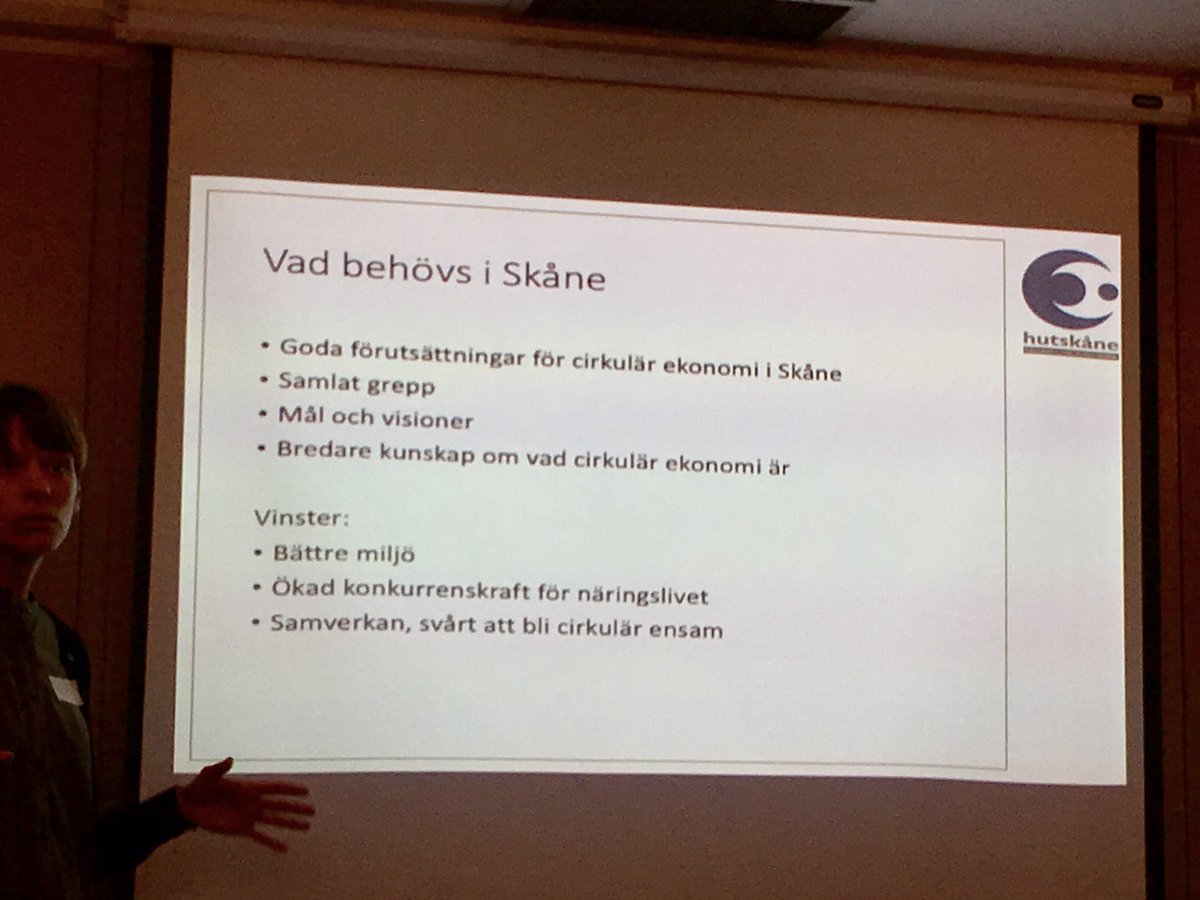 sarasockerbit's tweet photo. HUTSkåne pratar om cirkulär ekonomi på Överenskommelsen Skånes Regionala forum #fojab #fojabhållbarhet #SIS https://t.co/aUXOiMBcBk
