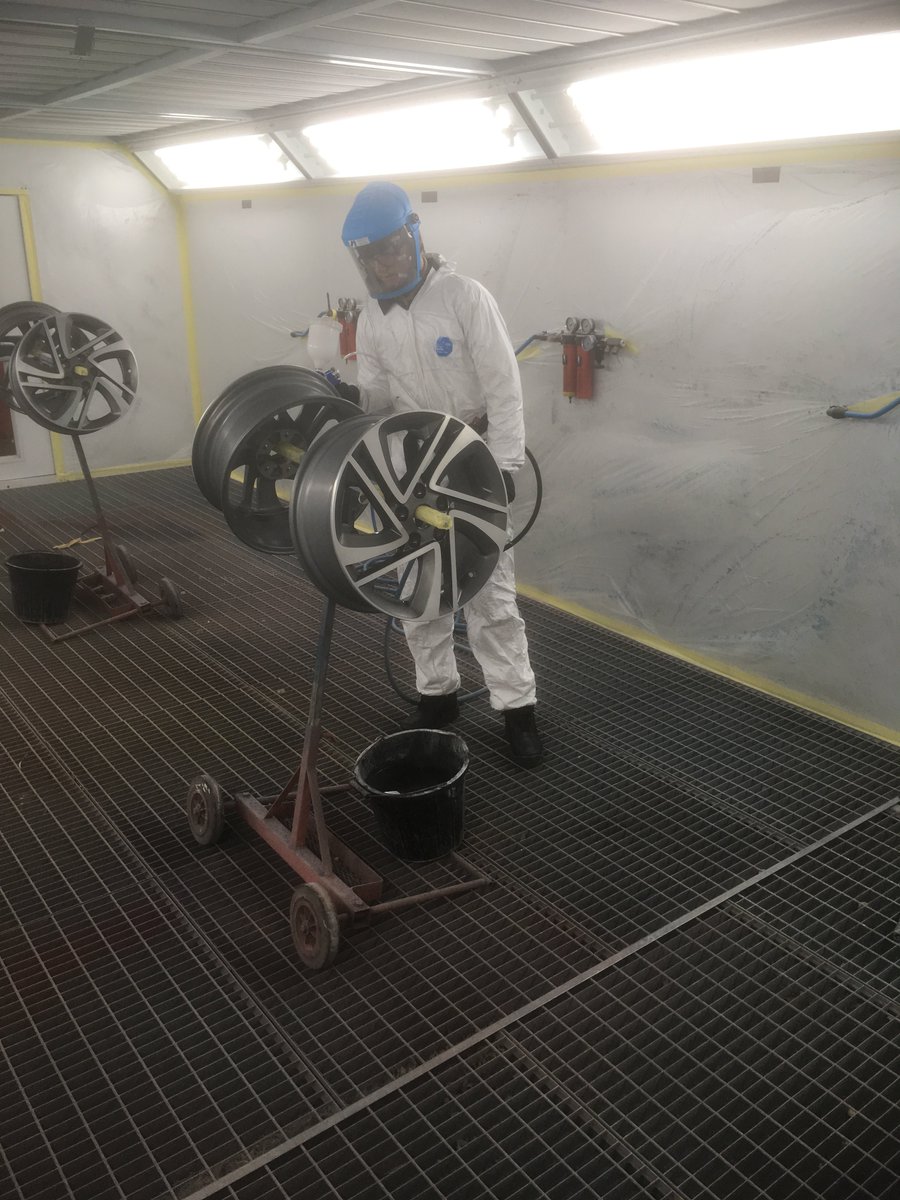 _CityGarage's tweet photo. Have you ever wanted your alloy wheels refurbishing? Connor Hunter completed his alloy wheel assessment. @_CityGarage #TimeToShine🚗 https://t.co/B96MvQGb6e