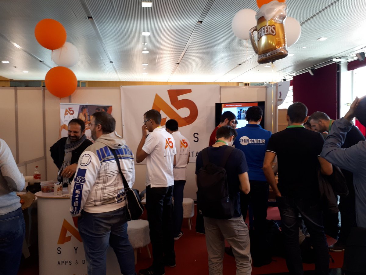 toujours plus de monde! <a href="/A5sys/">A5sys</a> au #devfestnantes #devfest17 #aufondadroite