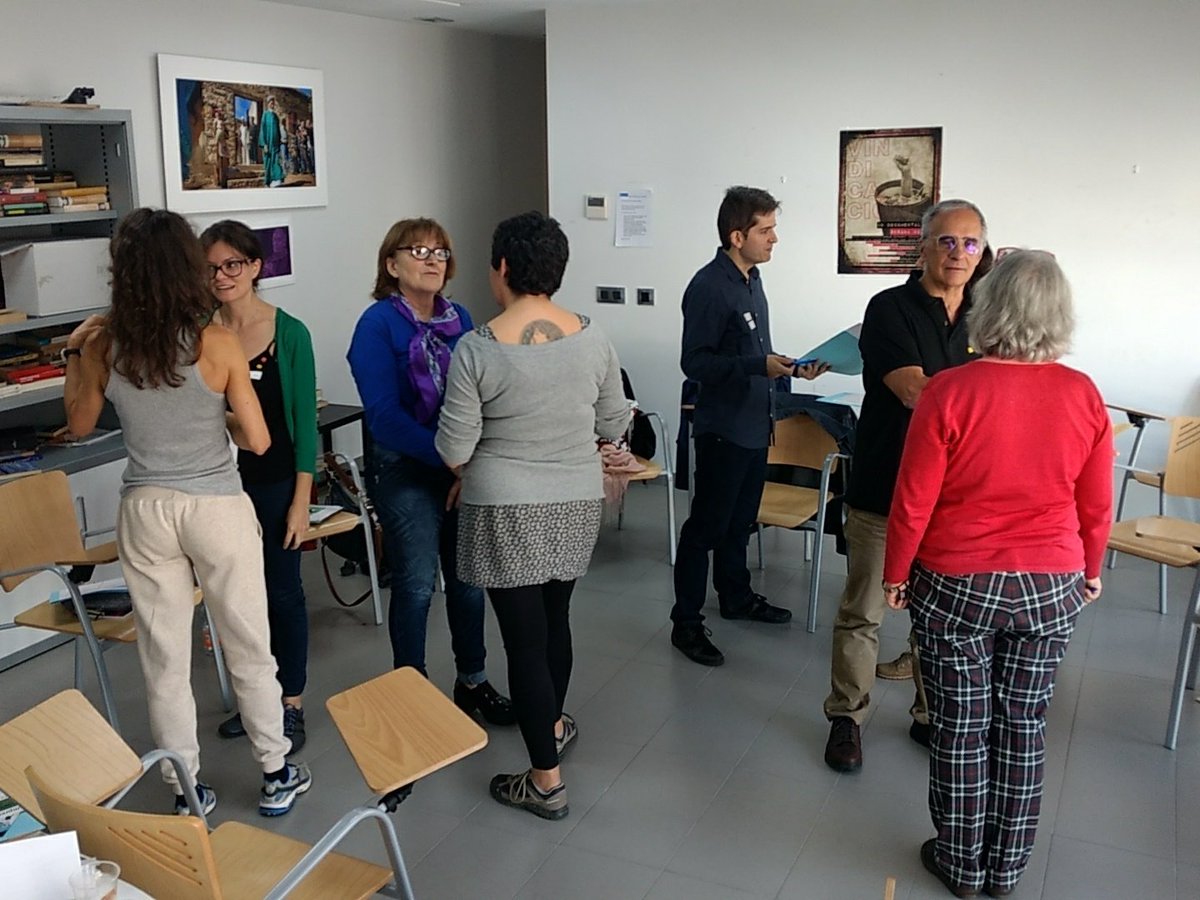 EconomiaJusta's tweet photo. Continuamos con el #Mercadodelacolaboracion en nuestro #Impulsing ¡Se respira en el aire la colaboración entre iniciativas! https://t.co/bSs1ge2q4w