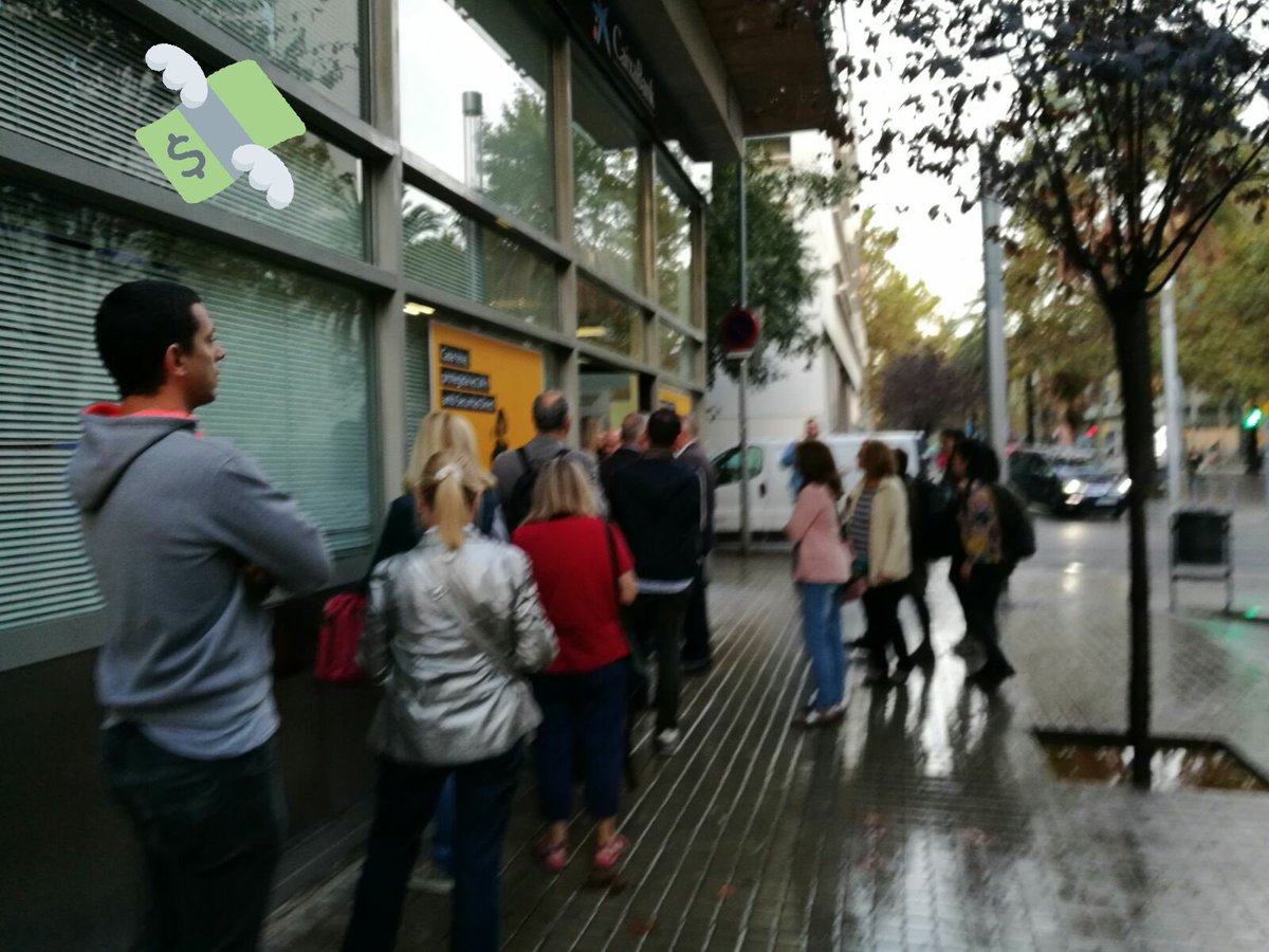 jordisalvia's tweet photo. Cues a @infoCaixa i @BancSabadell per retirar diners seguint la crida feta per @omnium i l'@assemblea #LlibertatJordis #LaForçaDeLaGent https://t.co/SKHexrQE5z
