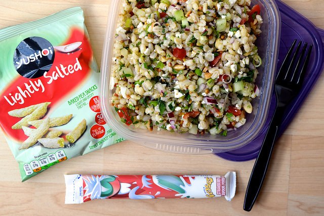 New Blog Post: Autumnal Lunchbox Inspiration + Mastering The Work/ Life Balance with <a href="/yushoisnacks/">Yushoi</a> rachelphipps.com/2017/10/autumn…