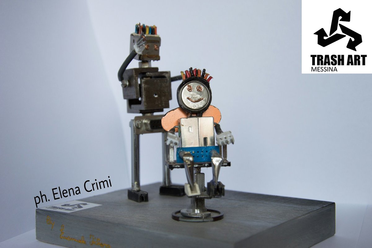 EmanueleFic's tweet photo. Barber 😎 #artistsontwitter #art #trashartmessina #sculpture #upcycle #barber 
☞ https://t.co/kYj3rQnrMO https://t.co/F5Vcpt2xI5