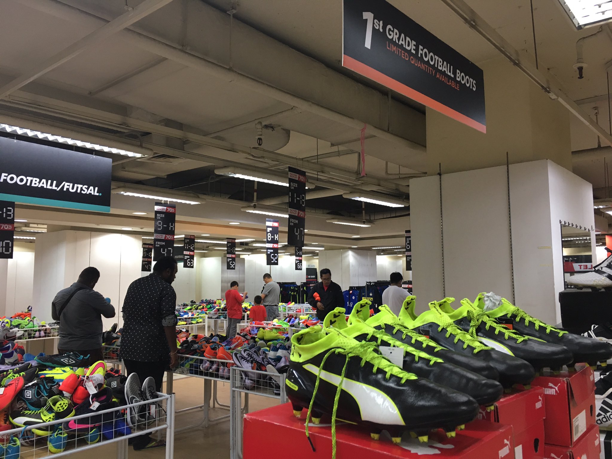 Pertama complex hotsell football boots