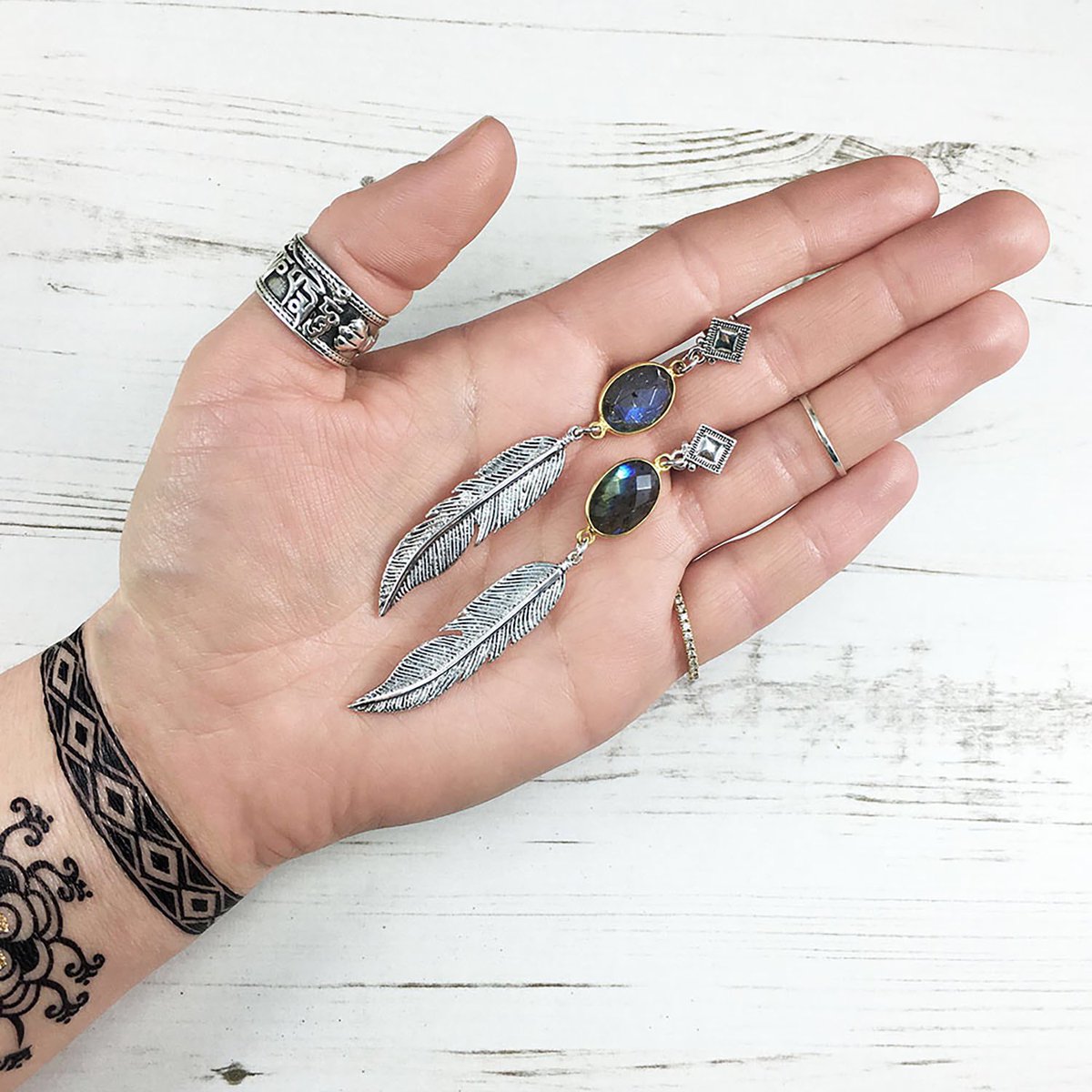 bravelotus_'s tweet photo. ⚡️Friyay flash sale⚡️Nights of a Feather Earrings now only £30, #feather #boho #friyay #sale https://t.co/wlj2OdOGbN https://t.co/by2jgqqmZZ