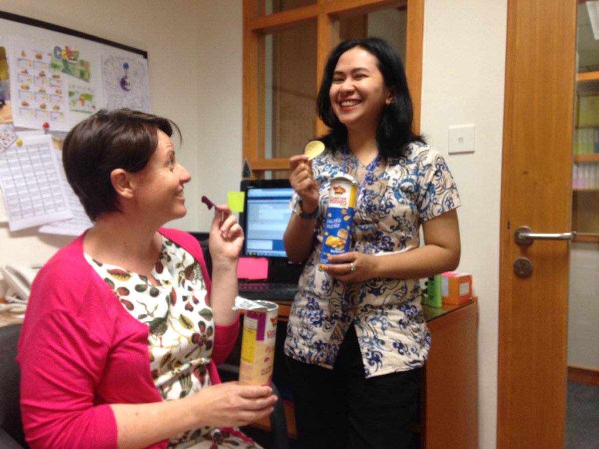 Gossiping time with <a href="/MisterPotato_ID/">Mister Potato</a> #MisterPotatoID #MisterPotatoiPhone8 #MisterPotatoiPhoneX #MPMinggu3 <a href="/PurbayaWibowo/">purbaya wibowo</a> <a href="/cieneng/">cieneng</a> <a href="/ysari25/">Yulinda Sari</a>