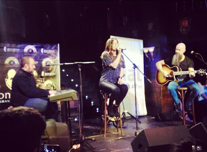 CristinitiBueno's tweet photo. Pocos artistas pueden presumir de dar tanto en acústico. Tu te sales @MercheOficial, traspasas! Maravilla disfrutarte así... 😘😘😘 https://t.co/wt1ZQcNUUl