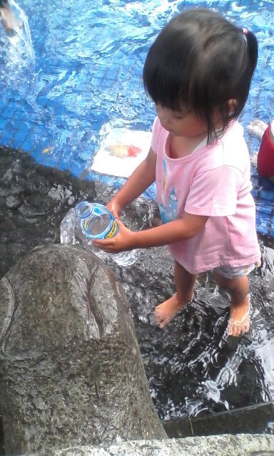 IyaMutniAS's tweet photo. NgasuhDay ceritanyaa :* hihi https://t.co/5f3iCWuQt6