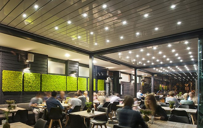 NuoviAmbienti's tweet photo. Led Spot rettangolari in barra integrata all’interno del frangitratta con gruppo di 6 Led ogni 50 cm. #gibus #tendedasole #venice #future https://t.co/slvufV3qoL