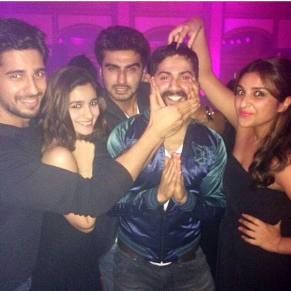 VWellwishers's tweet photo. After sooooo longggg finally a group picture like that❤️
@Varun_dvn @aliaa08 @arjunk26 @ParineetiChopra https://t.co/VegO2IMpAW