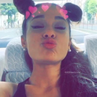 ariDWT's tweet photo. @ArianaGrande my heaaaart✨💙 https://t.co/7YsQWYProm