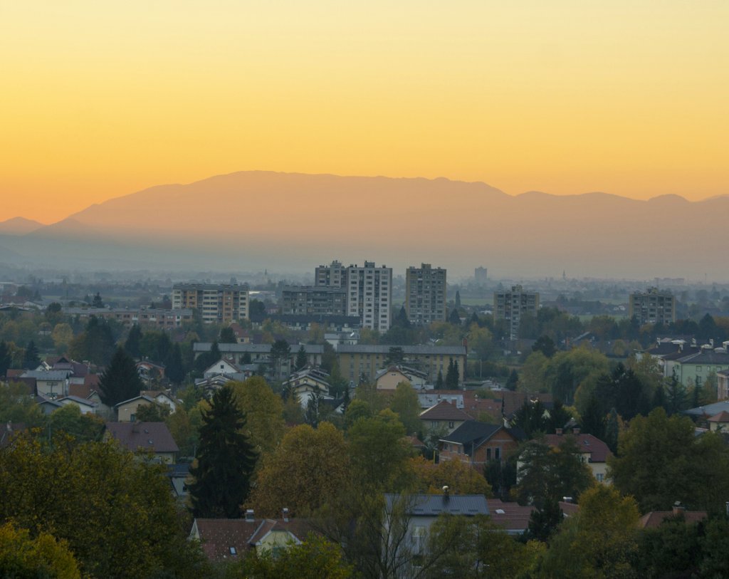 'Ensure' crew in #Celje ⭐⭐⭐ amazing #landscape &amp; city vibe &amp; stunning #Autumn #sunset views 💛 #lovinglife #eventprofs #travel #Slovenia