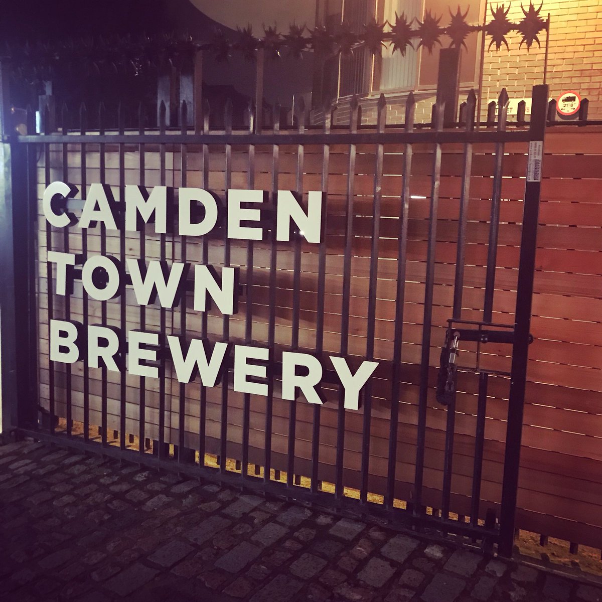 Beer365crew's tweet photo. We have been busy building our new site but had time to visit these guys for a cold one @CamdenBrewery #beerme #camdenbrewery #beer #ale https://t.co/Sq4M5CADd5