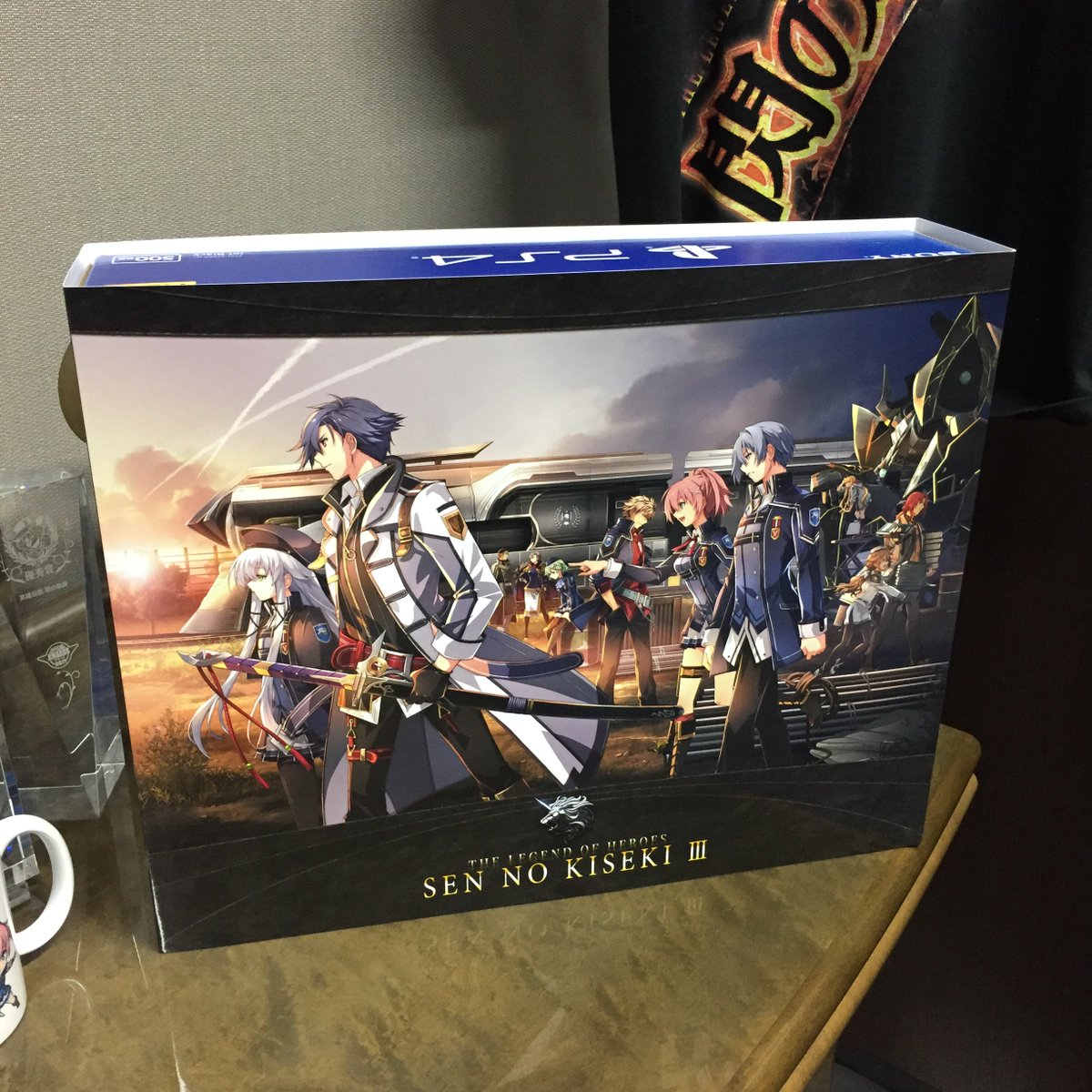 nihonfalcom's tweet photo. PS4本体 閃の軌跡IIIコラボモデルを1名様にプレゼントします！
@nihonfalcom をフォロー&amp;このツイートをRTで応募完了。11/1（水）迄。
当選者にはDMでご連絡します
PS4 閃IIIモデル https://t.co/jK06dytPXu #PS4 #PSストア https://t.co/wPCxeqUjoS