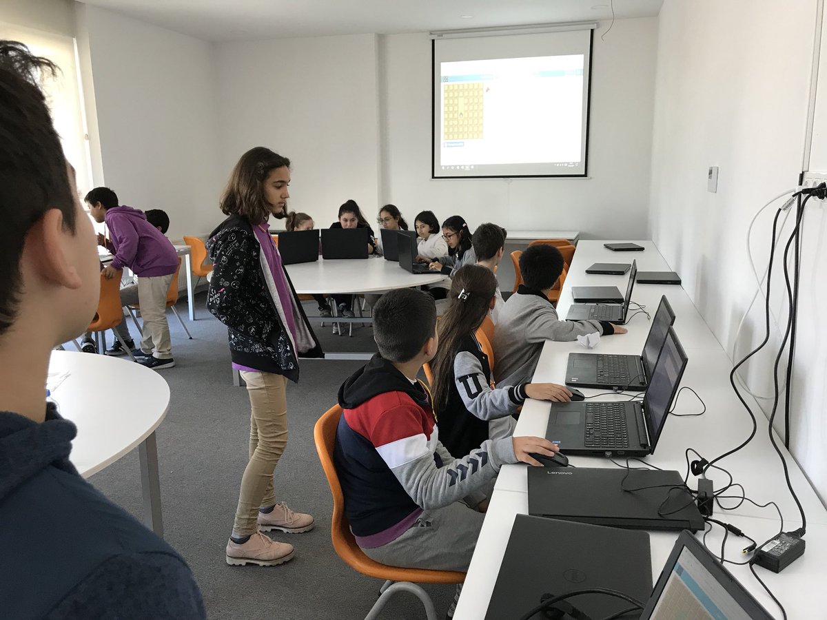 cemalhocam's tweet image. #ucodeweek #europecodeweek #ugurkodluyor #ugurokullari ve #uguryalovakodluyor kodlama haftası akran eğitimi ile devam ediyor