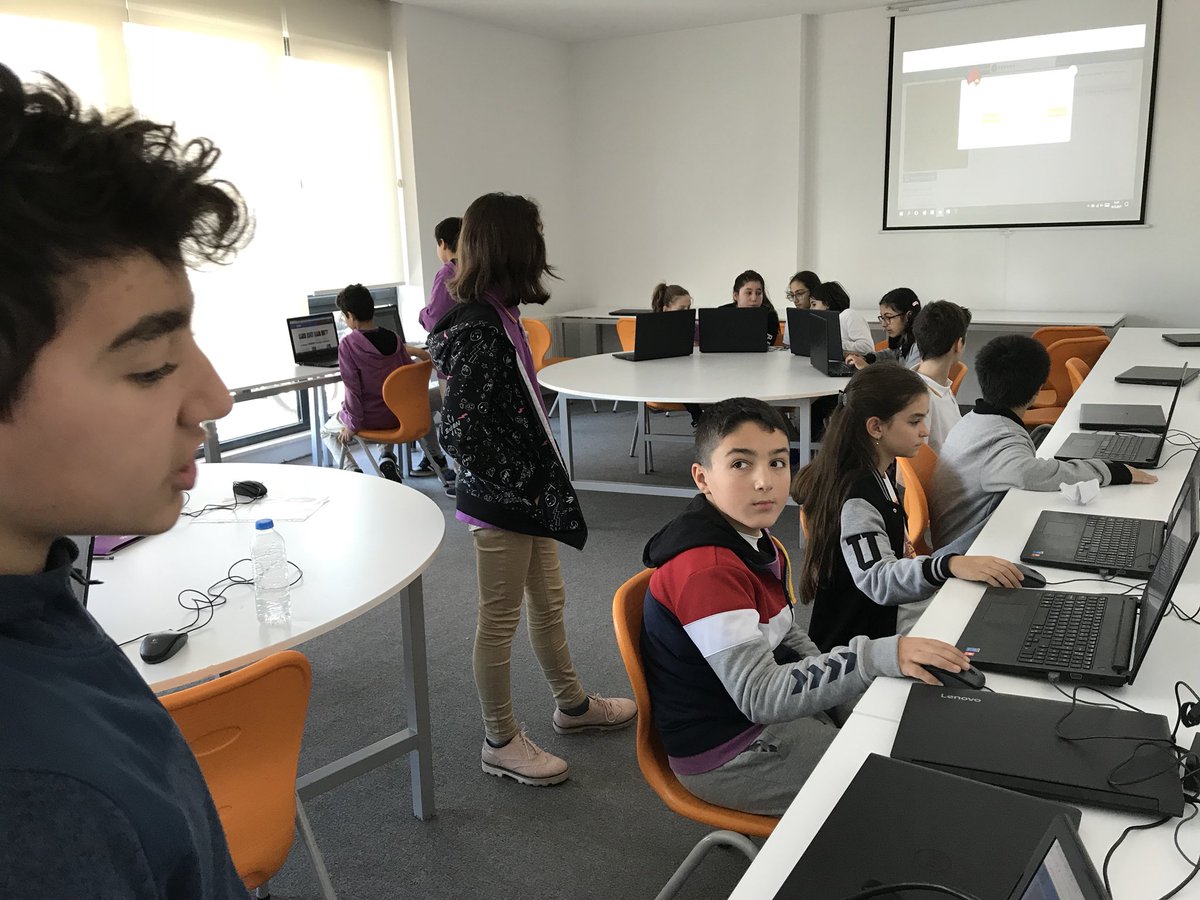 cemalhocam's tweet image. #ucodeweek #europecodeweek #ugurkodluyor #ugurokullari ve #uguryalovakodluyor kodlama haftası akran eğitimi ile devam ediyor