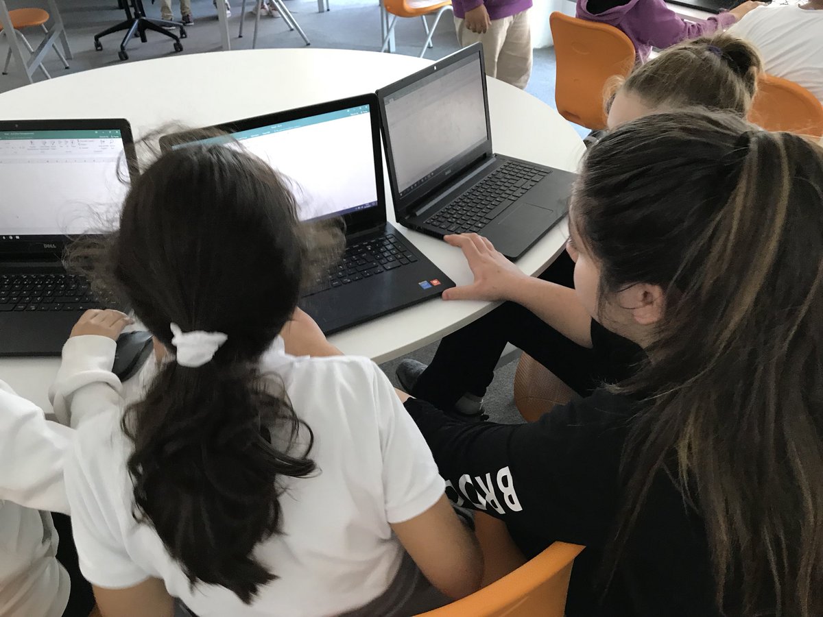 cemalhocam's tweet image. #ucodeweek #europecodeweek #ugurkodluyor #ugurokullari ve #uguryalovakodluyor kodlama haftası akran eğitimi ile devam ediyor
