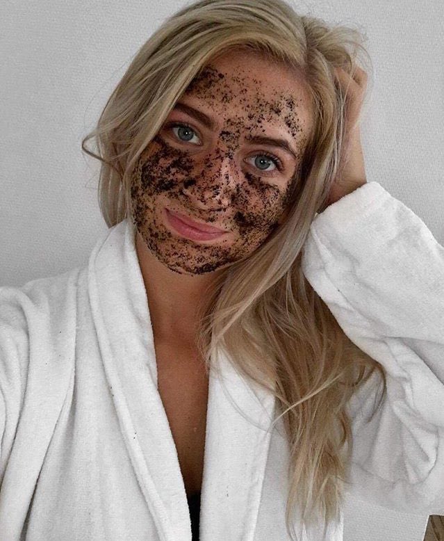 Friday is the perfect time to treat yourself and relax! 💚 One of our favourite Friday treat is one of our Örtte Teatox Scrubs! ✨