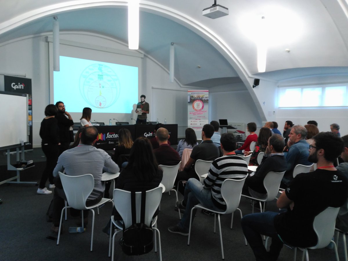 biko2's tweet photo. Y la tercera charla del #openbiko  es "Reinventando las organizaciones" con @merisu @ujue @patxangas y @ArtziS https://t.co/FJuDpg4XJI