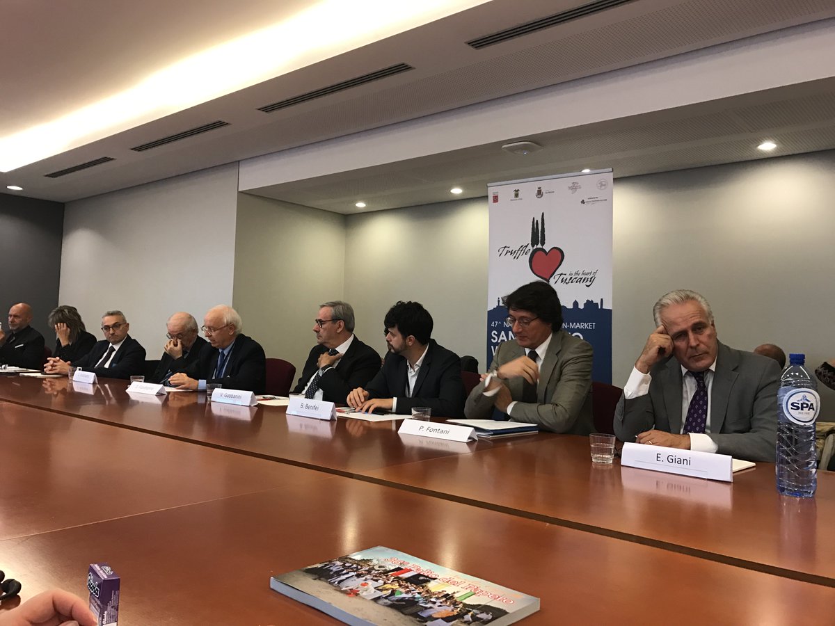 ComuneSMiniato's tweet photo. Il #tartufo di @ComuneSMiniato al @Europarl_IT A grandi passi verso la 47^ Mostra @VGabbanini @EugenioGiani @mazzeo77 @brandobenifei @UNESCO https://t.co/2c0BYrAckt