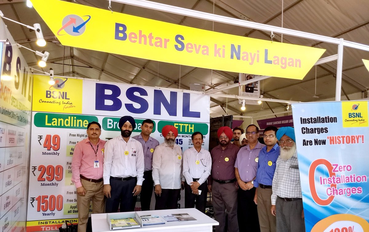BSNLCorporate's tweet photo. Hon'ble CGM @BSNL_PB Sh. SK Gupta &amp; PGM Sh. Sandeep Diwan &amp; Sh. JS Sahota promoting #BSNL services with #BehtarSevakiNayiLagan at @FollowCII https://t.co/pRUwKGvDZT
