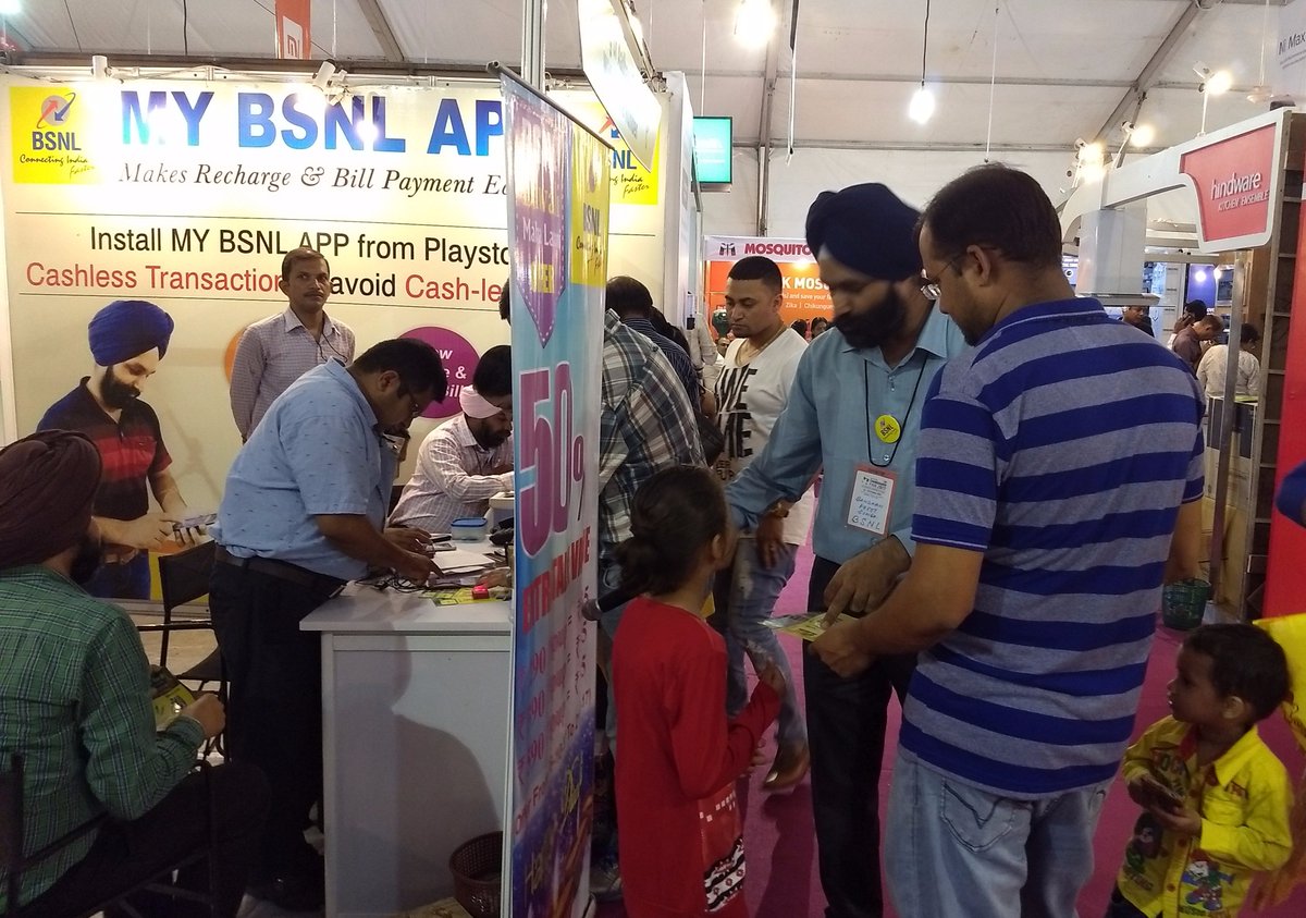BSNLCorporate's tweet photo. Hon'ble CGM @BSNL_PB Sh. SK Gupta &amp; PGM Sh. Sandeep Diwan &amp; Sh. JS Sahota promoting #BSNL services with #BehtarSevakiNayiLagan at @FollowCII https://t.co/pRUwKGvDZT
