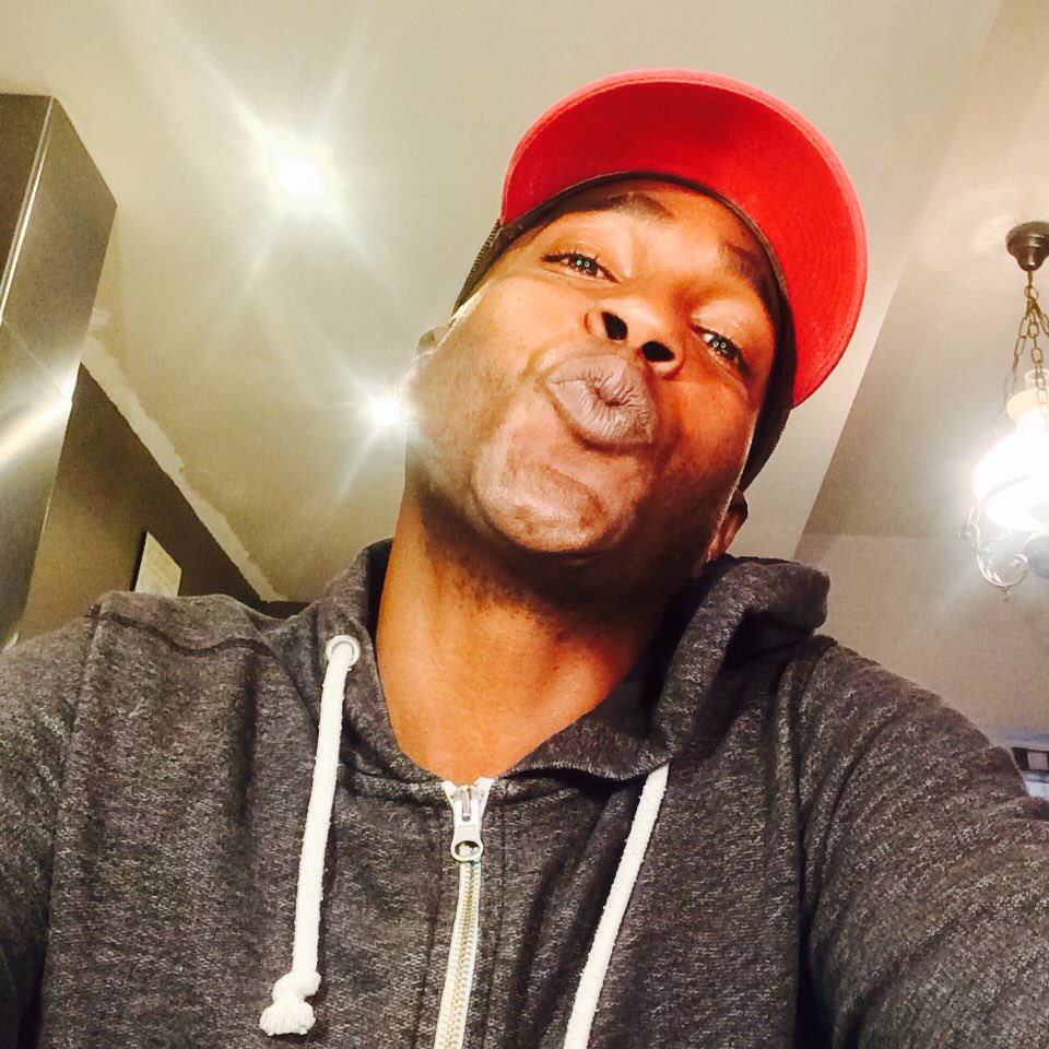BobbyRed31's tweet photo. Statut : En mode #bobbyredkiss 😙😙
Single à venir, bientôt partout!!
Bon week-end !😙😙 https://t.co/oMfA7BiS23