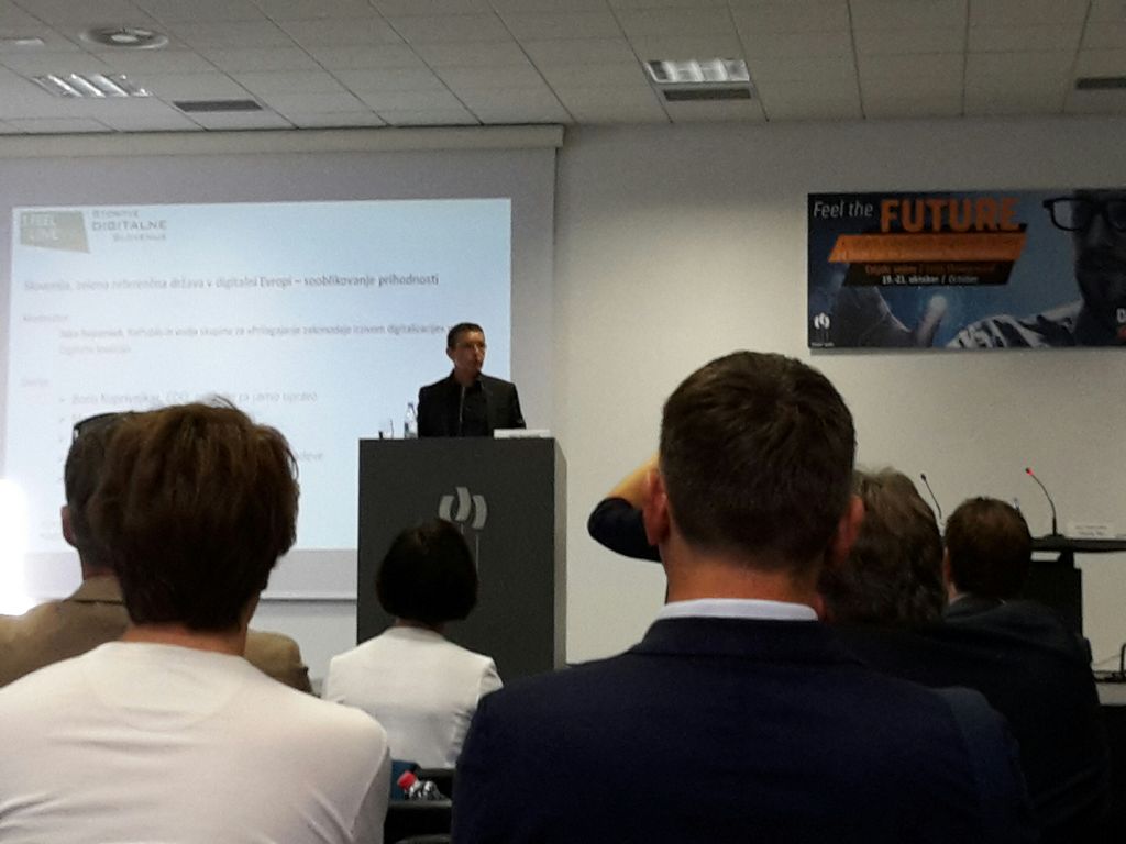 ZavodUp's tweet photo. Nagovor ministra na sejmu FeeltheFuture, z lepimi besedami o vlogi NVO v (informacijski) družbi. https://t.co/3T902zcjSJ