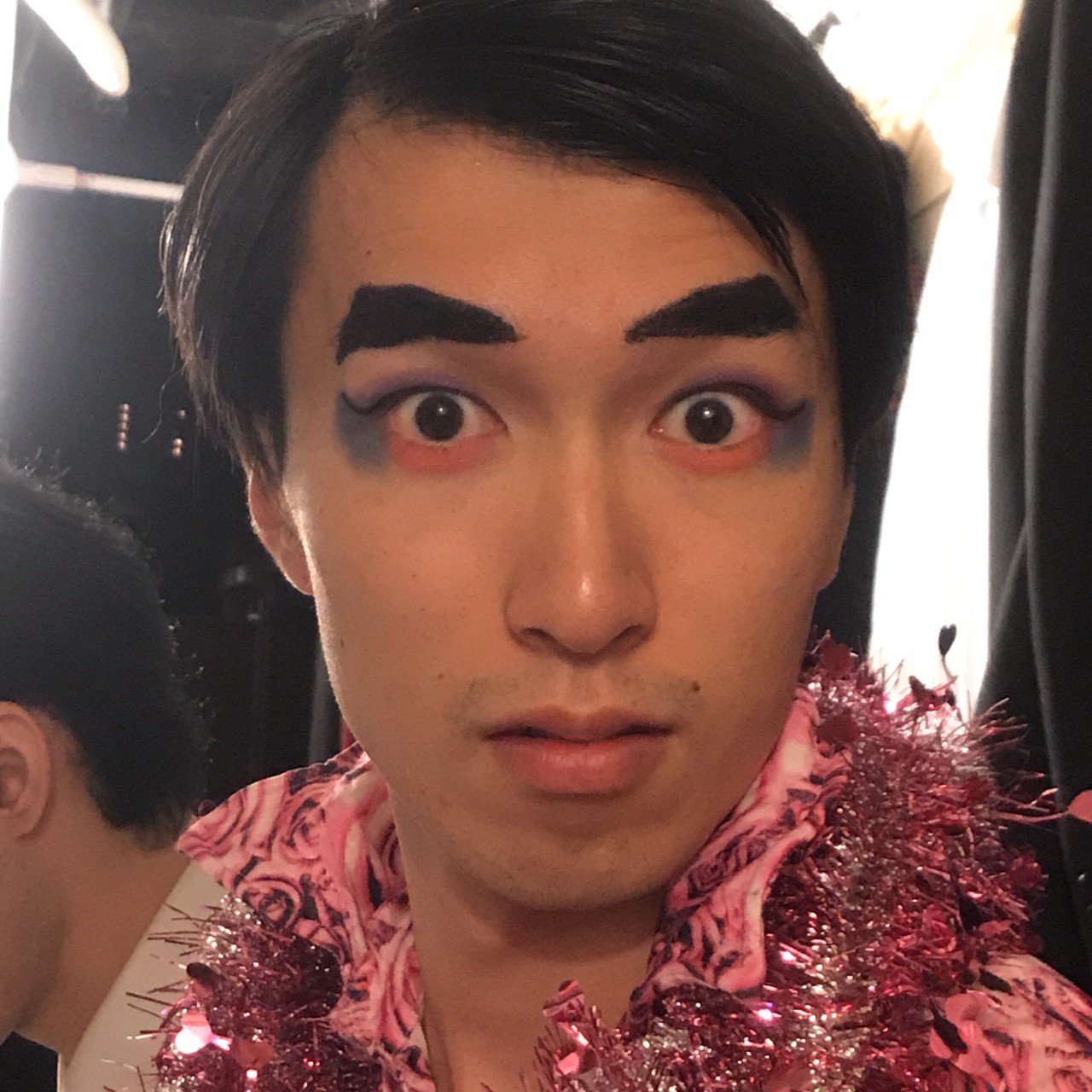 Uzivatel 坪和あさ美 Na Twitteru すりーはーとおまけ話 チーム藤原ケンジ役のかんちゃんのメイクは 鏡が隣のわたしが おばあちゃんメイク終わったあとにやってました メイクアップアーチスト トメコちゃん カラフルかつセクシーに 楽しんで塗りたくって