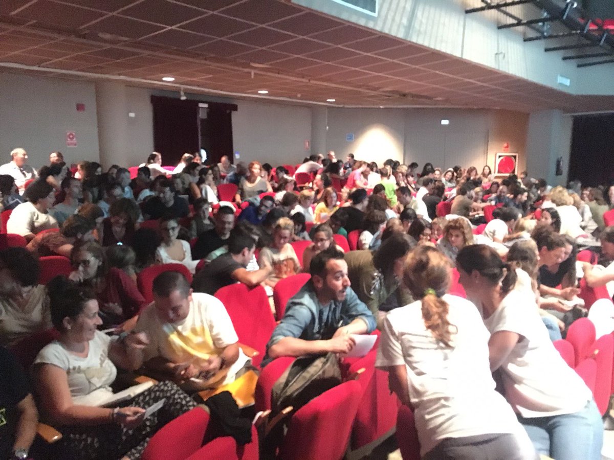 cepeivissa's tweet photo. Ahir més de 200 docents iniciant la formació en Treball cooperatiu acompanyats per @soldevila_jesus. Molts caps pensants i molta energia https://t.co/OrUDKPORPb