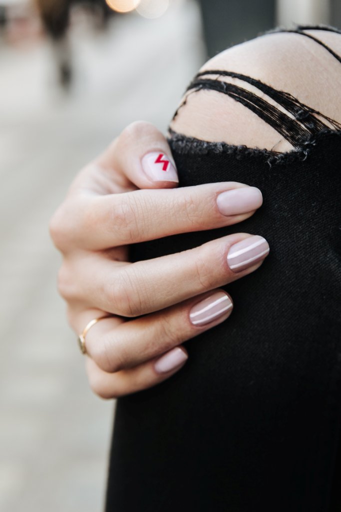 Dryby collaborates with Alessandra Steinherr bit.ly/2hRoKtl <a href="/drybylondon/">DryBy</a> <a href="/AlexSteinherr/">Alessandra Steinherr</a> #beauty #nails