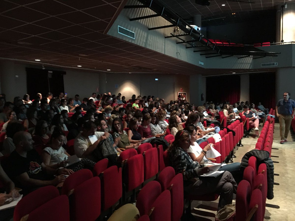 cepeivissa's tweet photo. Ahir més de 200 docents iniciant la formació en Treball cooperatiu acompanyats per @soldevila_jesus. Molts caps pensants i molta energia https://t.co/OrUDKPORPb