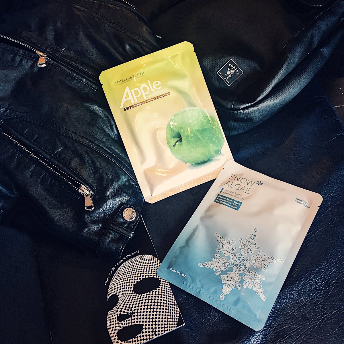 ttmaskturkiye's tweet photo. The good stuff stays... #timelesstruthmask #ttmask #biocellulosemask #applestemcell #snowalgae #ciltmaskesi #blackoutfit #beautyblogger https://t.co/zw4KniKAGX