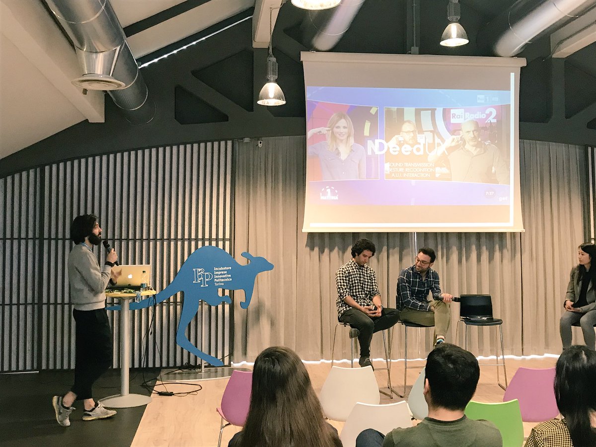 treatabit's tweet photo. #IoTperTutti
@GETwearable presenta il suo #wearable e la nuova #gesture per comunicare con il proprio #smartphone 📲 https://t.co/4LtKLX21P9