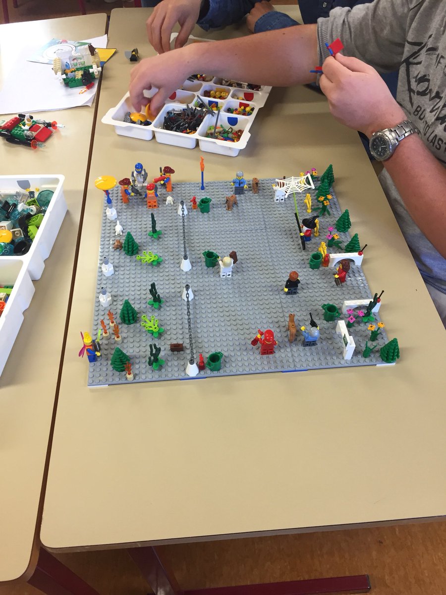 lebret16's tweet photo. L’atelier création de bd à partir d’univers lego continue #mint #paschnet https://t.co/XQxDDBedsl