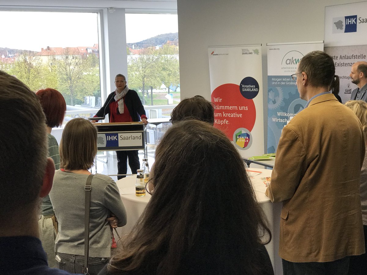 ReinhardKarger's tweet photo. Eröffnung #CreativeMass, Ministerin @AnkeRehlinger zu Kreativwirtschaft im Saarland: „2700 Unternehmen und 1 Milliarde Euro Umsatz!“ #IHK https://t.co/yjIdppSpxN