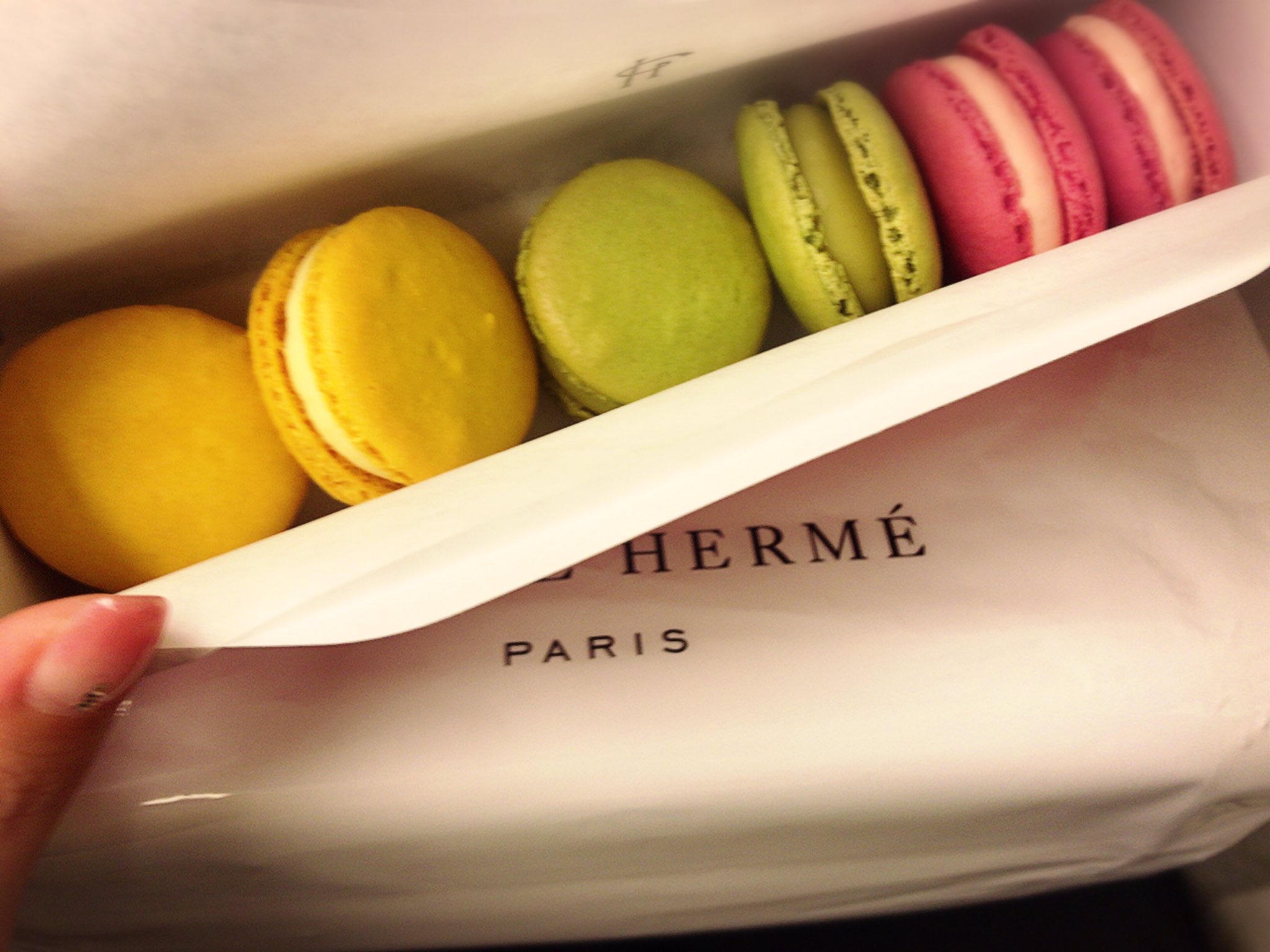 フジコ みんなが大好きなマカロン食べてsnowで自撮りしてsnsにアップする女だよ T Co Tjvva7ht4h Twitter