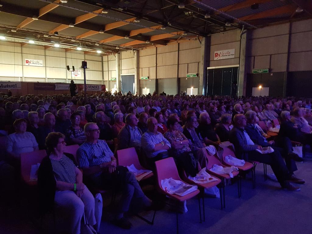 DepVendee's tweet photo. Début des #RencontresRacines aux #Oudairies @LRSY_ville sur le thème "Transmission et intergeneration : construisons ensemble l'avenir" https://t.co/xMyJWaeafx