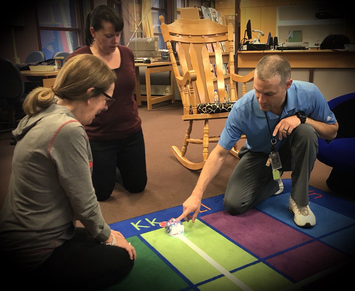 ib2cwazy's tweet photo. So much fun in tinker teacher workshop this morning!! #onedodea #dodea #sembaches #beebots https://t.co/7Z8ZJDs7uV