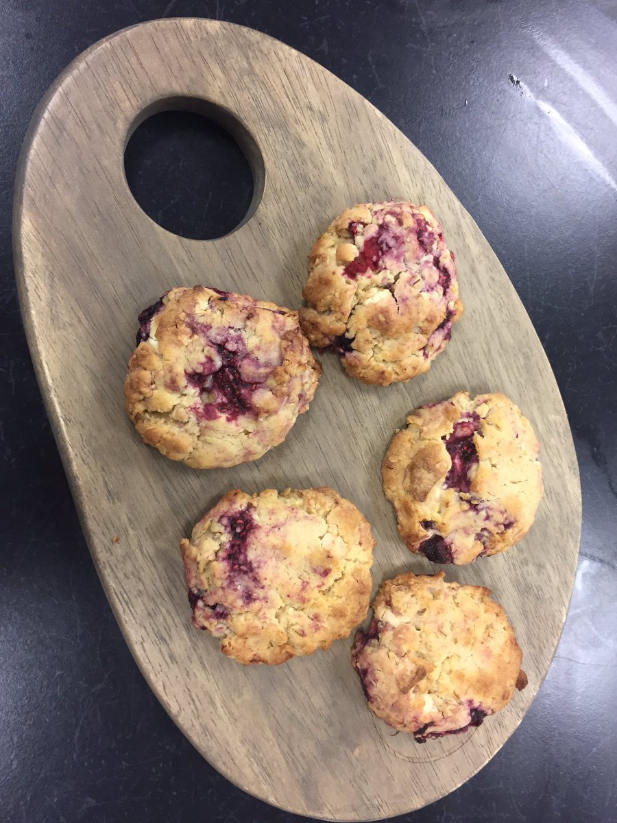 Victory_foodie's tweet photo. Sending some white chocoalte and raspberry cookie love to @VictoryBeauty thanks for the pampering from the level 3 girls this half term xxx https://t.co/hvWV84CSRJ