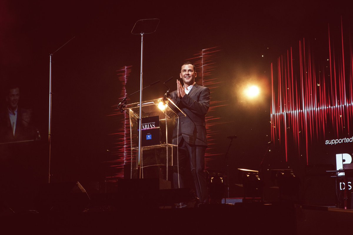 Esa_Live_Events's tweet photo. A huge round of applause for @scott_mills for hosting last nights #UKARIAS17 with the @radioacademy #radioindustry https://t.co/XM4VbCfolF