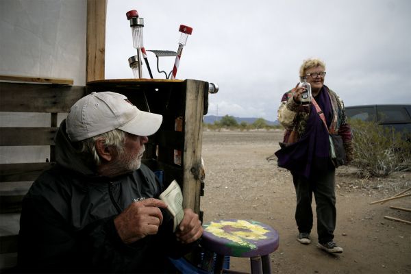 Metropolitiques's tweet photo. Terrains | Économie du don chez les retraités du désert d’Arizona, par David Frati – https://t.co/bqf41dgpUR #RetraitésMobiles #CampingCar https://t.co/KSloCCaUdS
