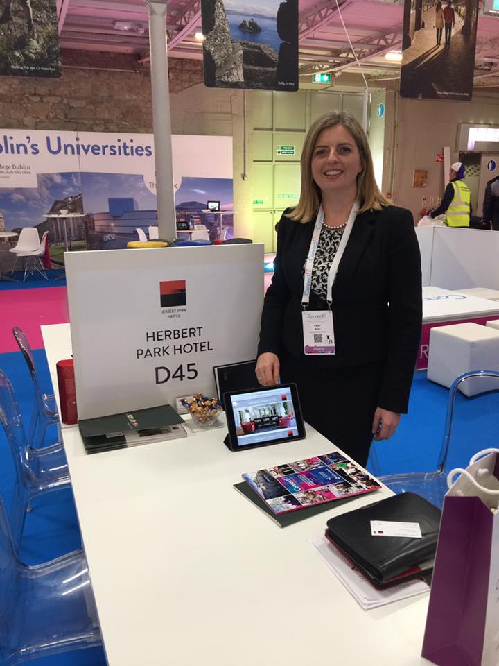 HerbertParkH's tweet photo. Our Sales & Marketing team at @ConnectShowcase during the week!
#connect17 #connectshowcase #Hospitality #tourism #hotels #herbertparkhotel https://t.co/8v9b2kypd1