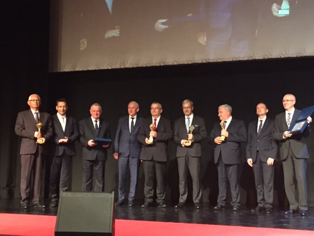 JerzyKwiecinski's tweet photo. W Siedlcach w ramach Szczytu Gospodarczego #OSG2017 odebrałem wyróżnienie "Bursztyn Polskiej Gospodarki", jest mi niezmiernie miło ☺ https://t.co/KMwx0xJDZS