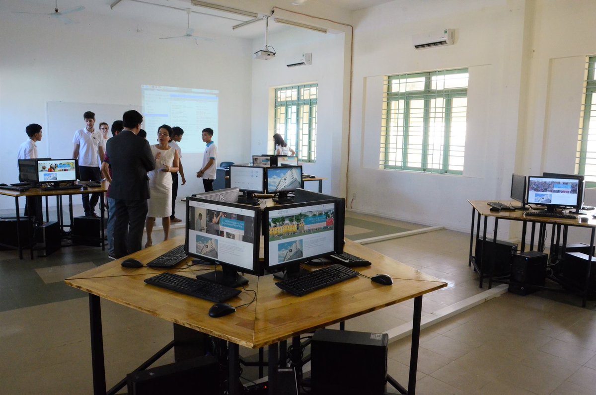 AxonActiveVN's tweet image. Congratulations to Passerelles Numériques Vietnam for your opening new computer lab for the new school year. 
#PNV #ComputerDonation