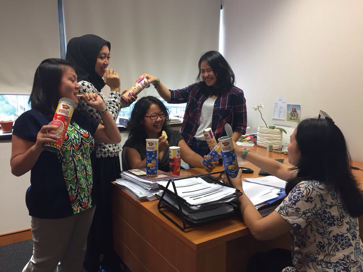 FriYay Rayakan dg <a href="/MisterPotato_ID/">Mister Potato</a> #MPMinggu3 #MisterPotatoiPhone8 #MisterPotatoiPhoneX #MisterPotatoID @runlovedew <a href="/ysari25/">Yulinda Sari</a> @biaggiy